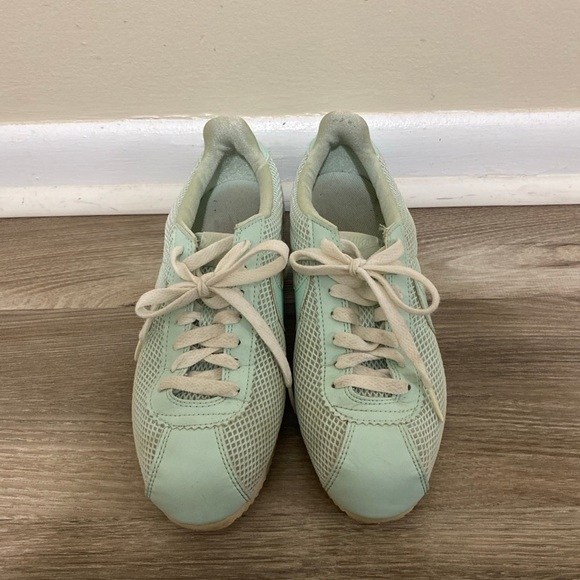 Nike Women's Mint Green Sneakers - Picture 1 of 5